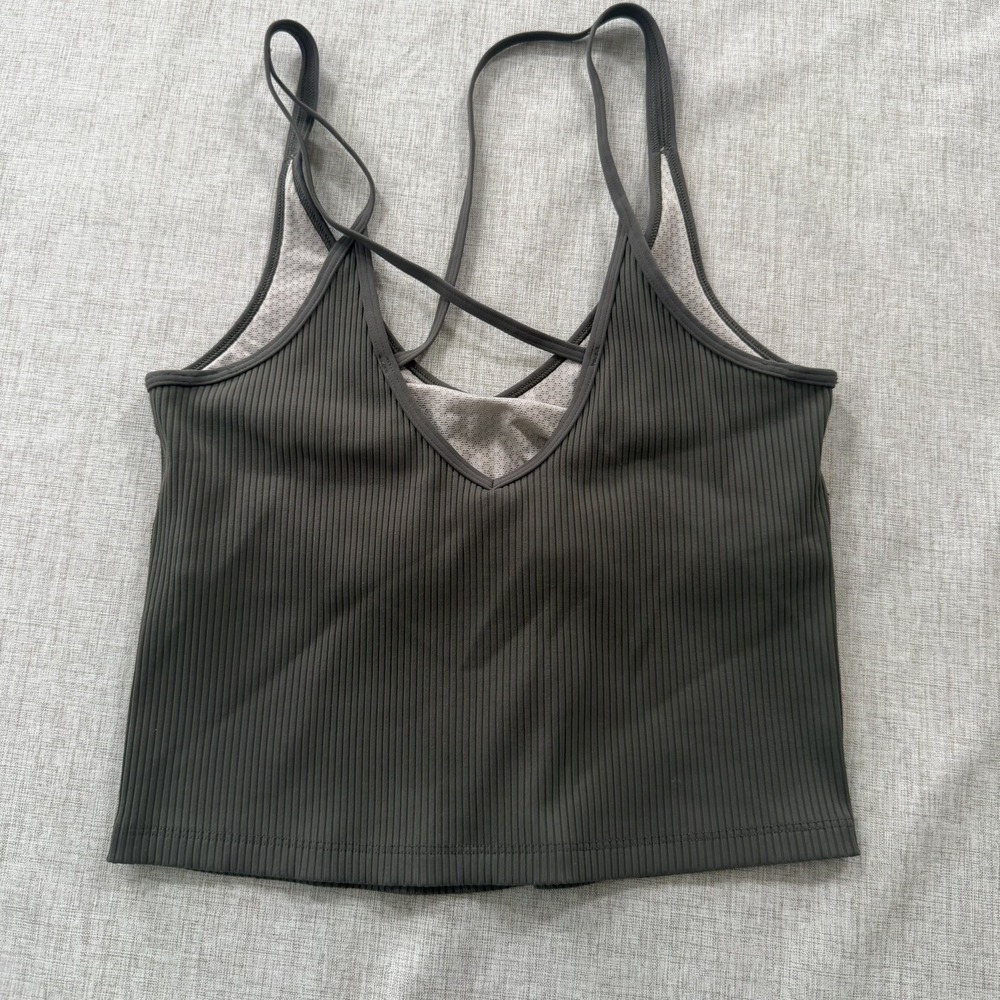 Vuori Ribbed Cropped V-Neck Strappy Tank Womens Medium Gym Girlie Yoga Workout